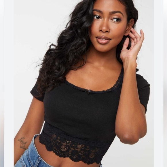Lace Trim Crop Top - Picture 4 of 4